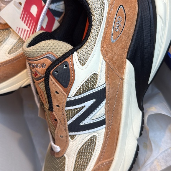 New Balance Men's Beige and Black Sneakers - Picture 3 of 8